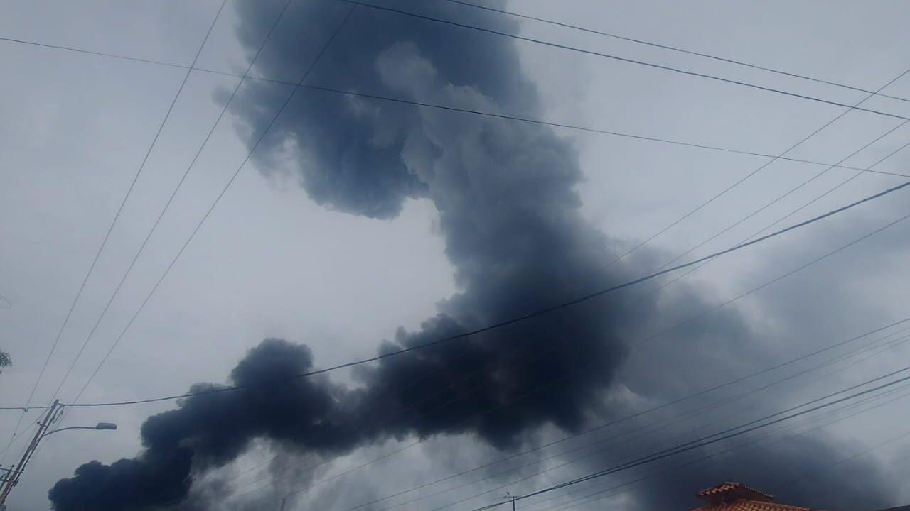 Incendio en tanque de almacenamiento de Pdvsa La Salina en Cabimas ya esta siendo controlado