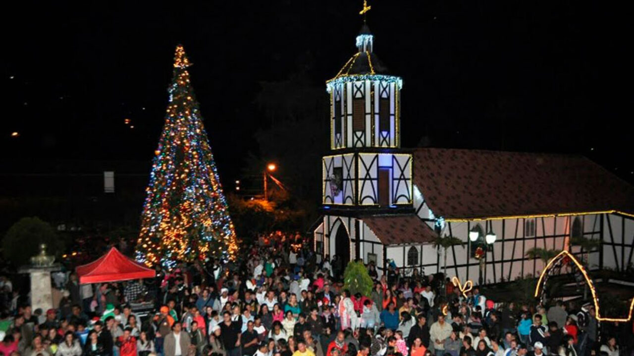 La Colonia Tovar encendió la Navidad con una noche mágica de luz y tradición