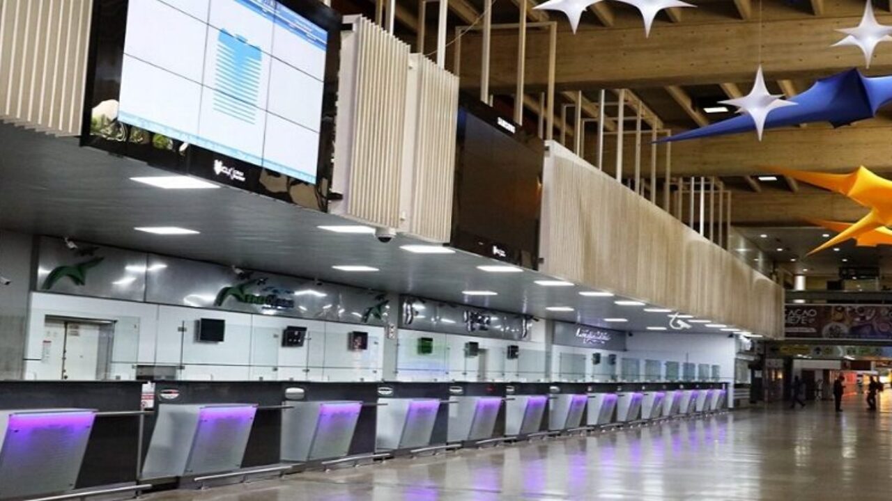 Gran número de viajeros se han visto afectados por suspensión de vuelos a Panamá y Perú