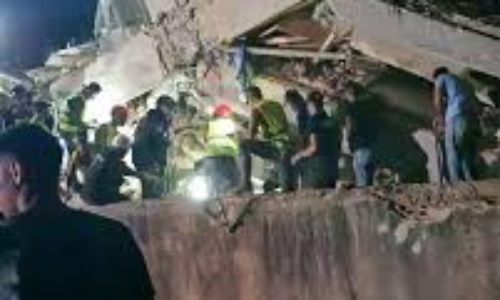En Tanaguarena: Rescatan con vida a joven tras una semana bajo los escombros