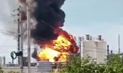 Reportan deflagración en la Refinería Cardón en el estado Falcón