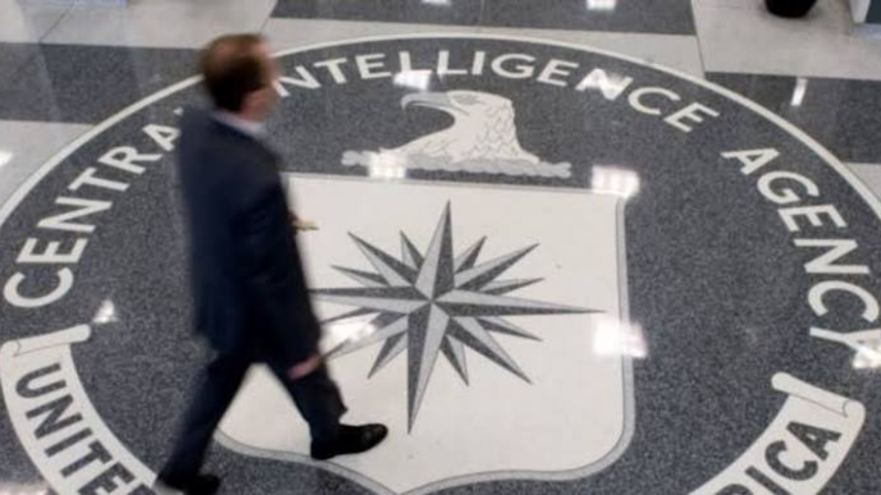 Exfuncionario de la CIA admite desvío de 194 millones de dólares