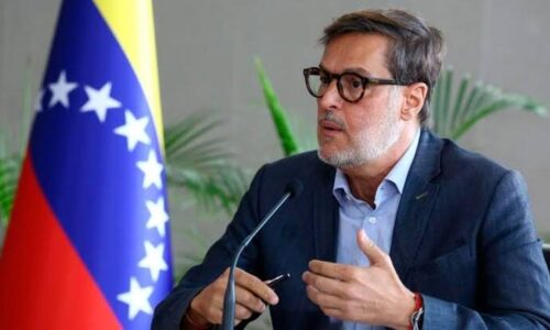 Reconfiguración en el Gabinete: Oficializan fusión ministerial y designa a Félix Plasencia en Cancillería
