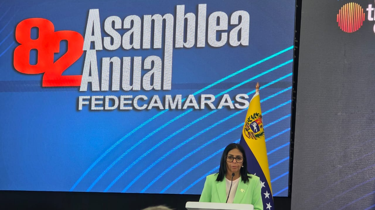 Delcy Rodríguez anuncia reforma eléctrica y decreta inicio de la Navidad en la 82.ª Asamblea Anual de Fedecámaras