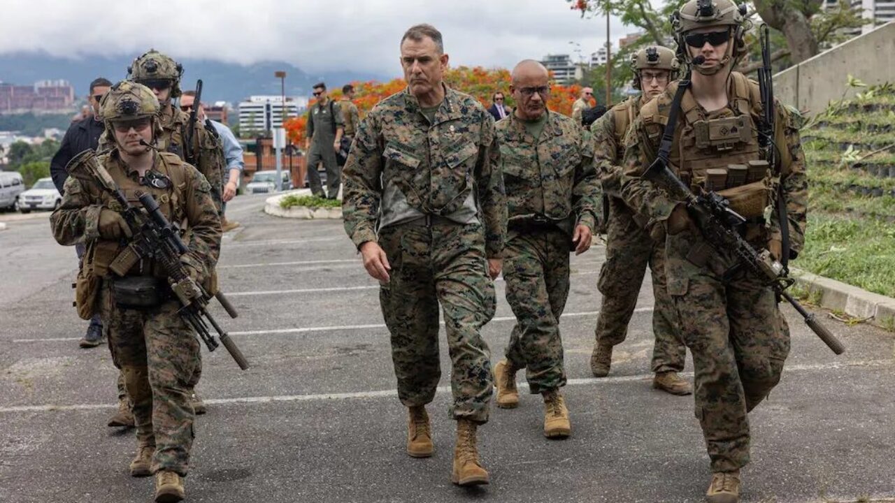 Comando Sur garantiza despliegue total en Venezuela: «Estaremos aquí por tierra, mar y aire»