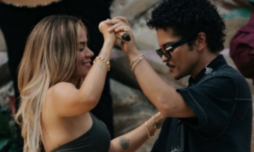 Karol G y Bruno Mars sorprenden con ensayo previo a su presentación en Los Ángeles
