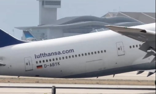 Maniobra extrema: Piloto de un 747 de Lufthansa evita « impacto de cola» durante aterrizaje en Los Ángeles (Video)