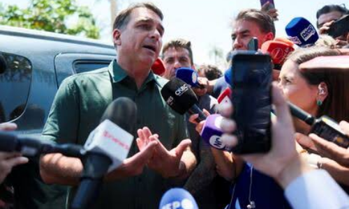 Flávio Bolsonaro visita a su padre en prisión domiciliaria tras levantarse el veto judicial
