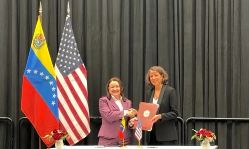 Venezuela firma acuerdo con Hunt Oil y SLB en Houston para reactivar campos petroleros
