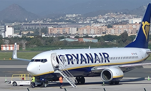 Pasajero succionado en pleno vuelo alista demanda millonaria tras grave incidente de Ryanair