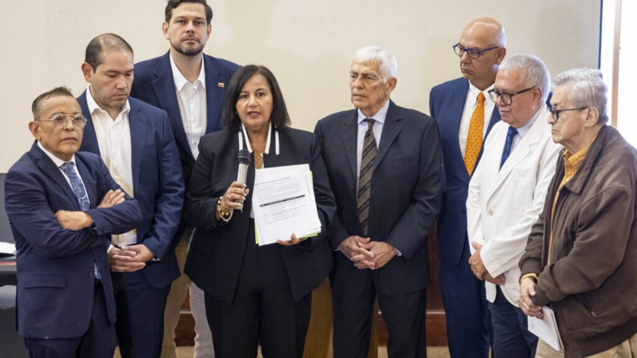 Delegación de la AN-2015 escucha al sector salud en Caracas y aboga por el libre ejercicio de la medicina