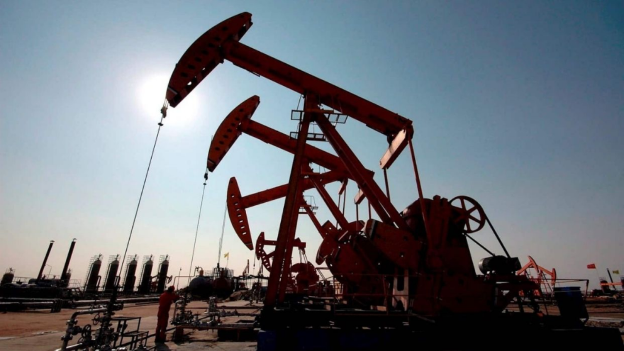 El petróleo alcanza su precio más alto en meses por tensiones geopolíticas