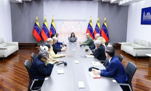 Delcy Rodríguez encabezó mesa de trabajo con gremios empresariales y centrales sindicales en Miraflores