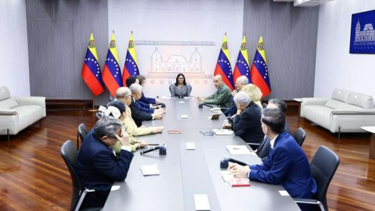 Delcy Rodríguez encabezó mesa de trabajo con gremios empresariales y centrales sindicales en Miraflores