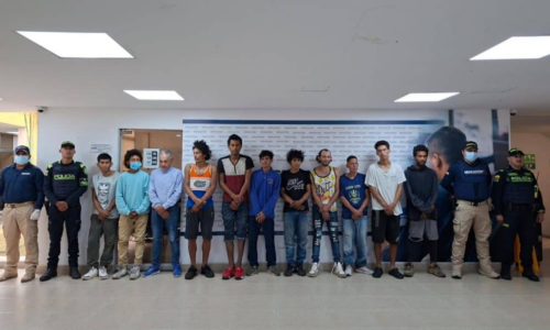 Colombia intensifica controles migratorios y expulsa a 11 extranjeros reincidentes en Bucaramanga