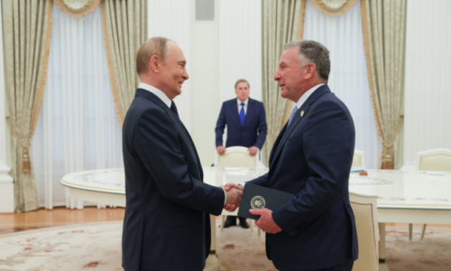 Concluye trascendental cumbre de tres horas entre Vladímir Putin y el enviado especial de la Casa Blanca en San Petersburgo