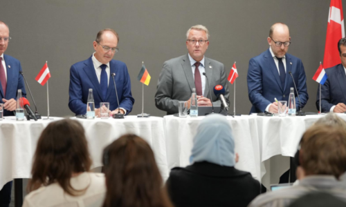Cinco países de la UE acuerdan crear centros en el extranjero para deportar migrantes irregulares
