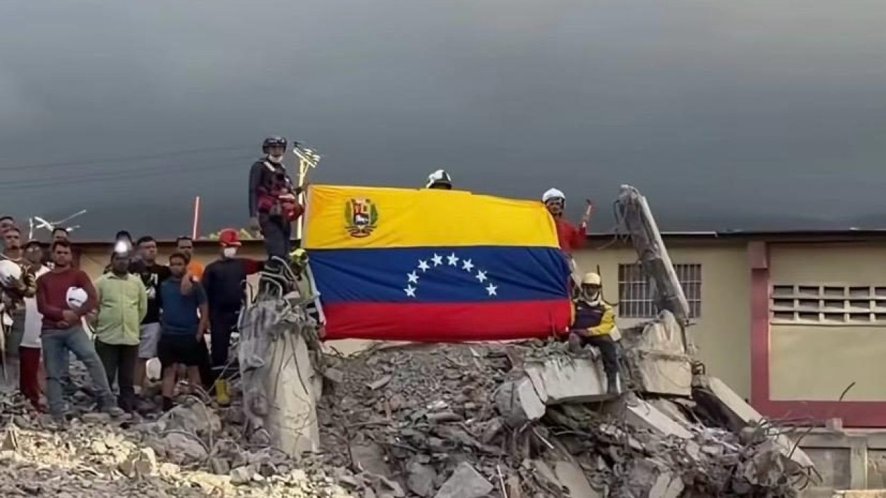 La Guaira conmemora el primer mes del devastador doble sismo con un minuto de silencio