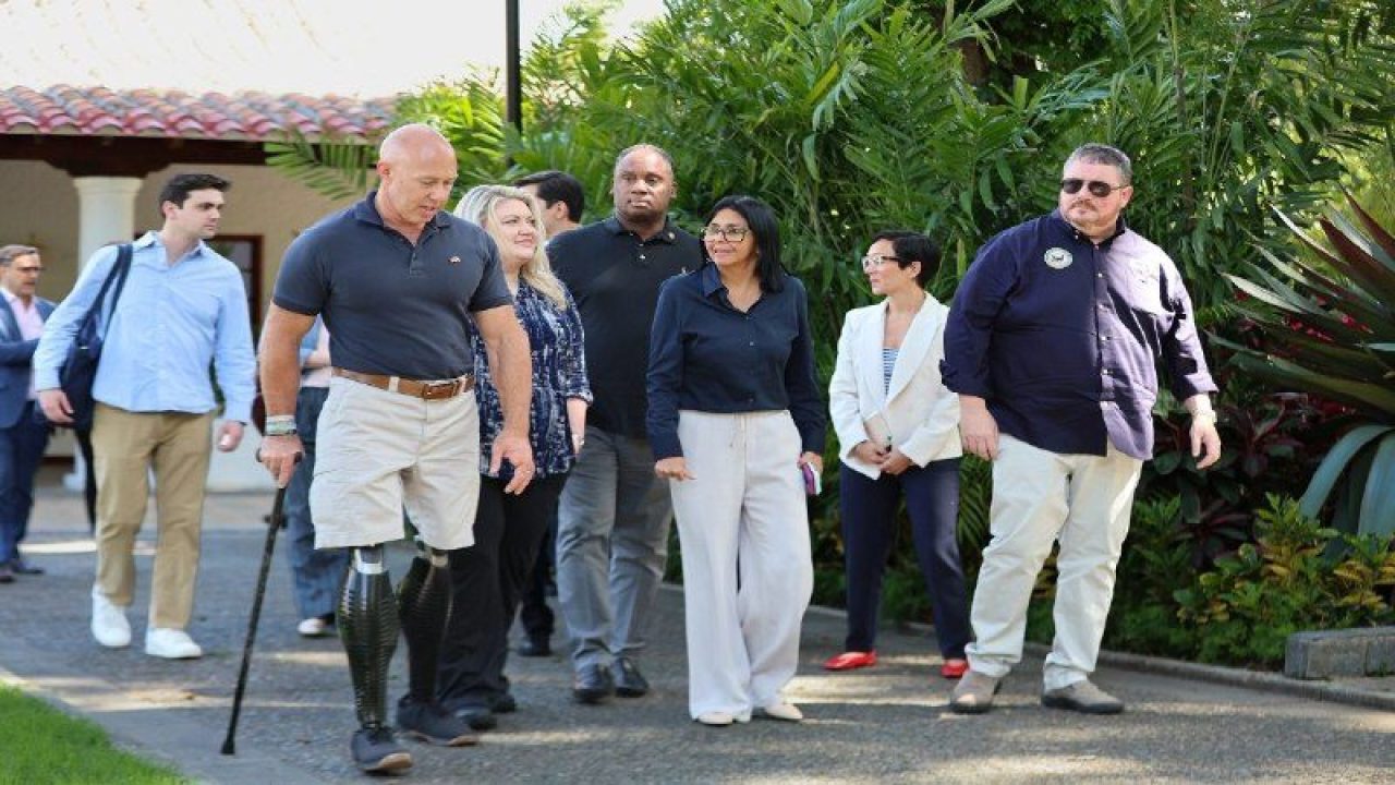 Diálogo de alto nivel: Caracas recibe a una delegación del Congreso de Estados Unidos encabezada por Brian Mast