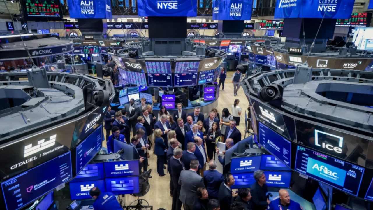 Wall Street se desploma arrastrado por el sector tecnológico tras el llamado a frenar la IA