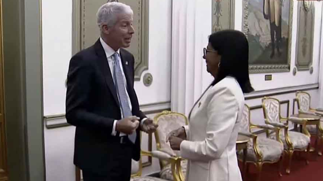 Delcy Rodríguez recibe al secretario de Energía de EE. UU. en Miraflores tras histórico acuerdo petrolero