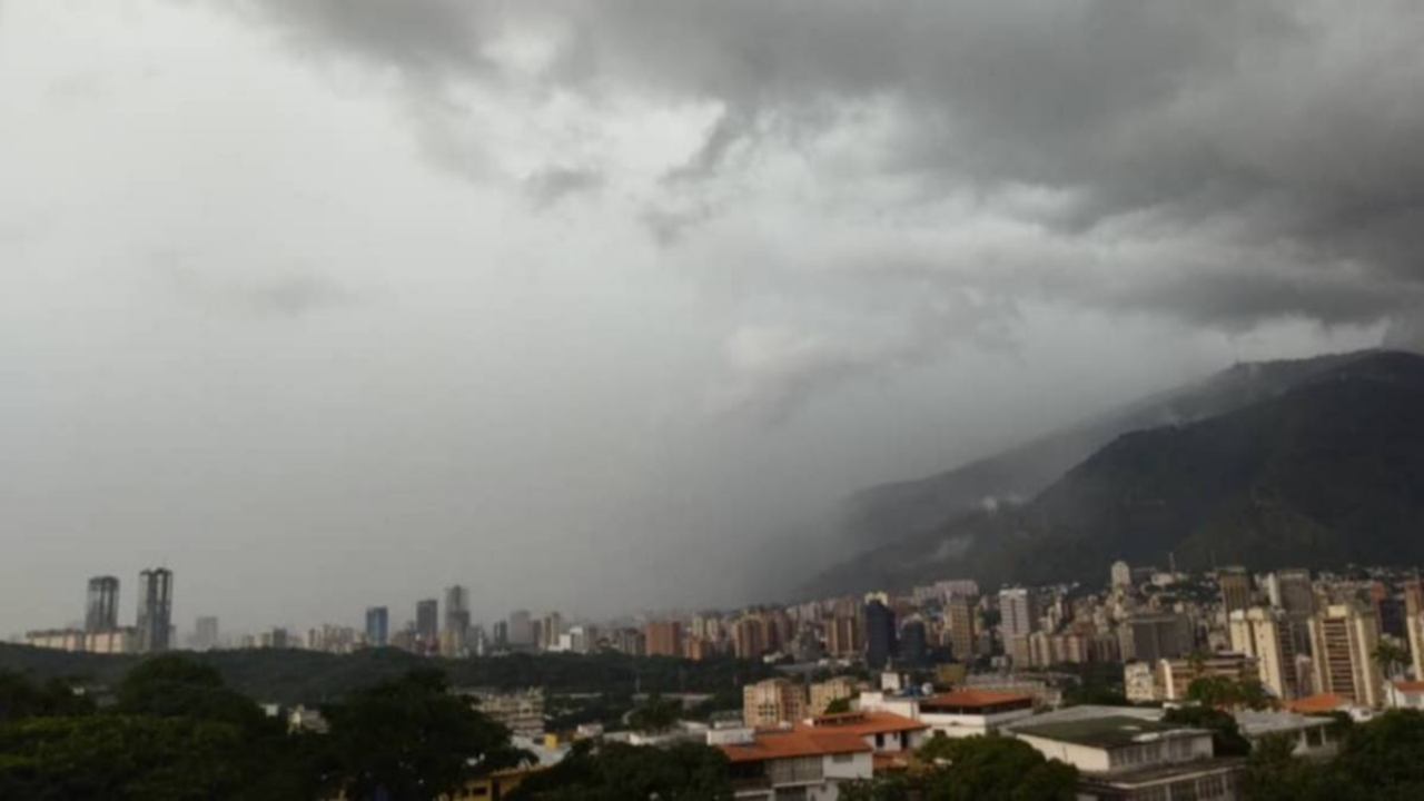 Inameh: Onda Tropical 50 generará precipitaciones y descargas eléctricas en Caracas y 14 estados