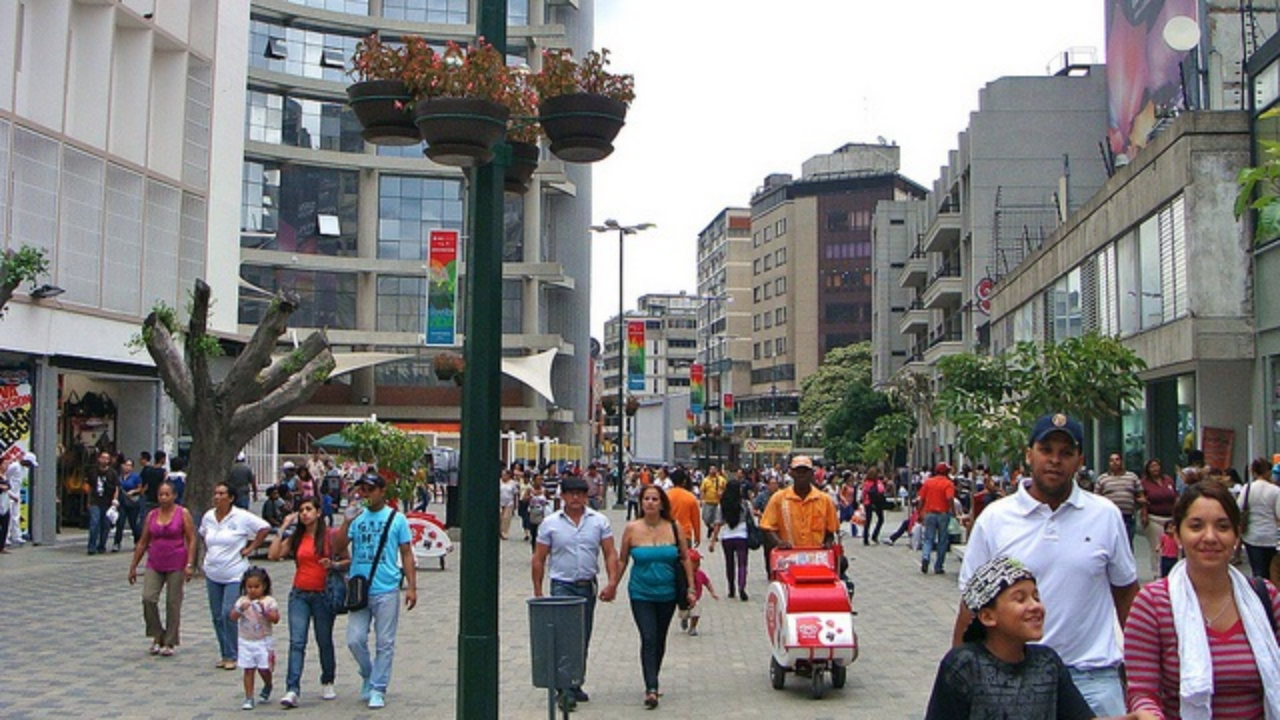 Según Bloomberg: El riesgo país de Venezuela se reduce a la mitad durante 2026 tras giros políticos y petroleros
