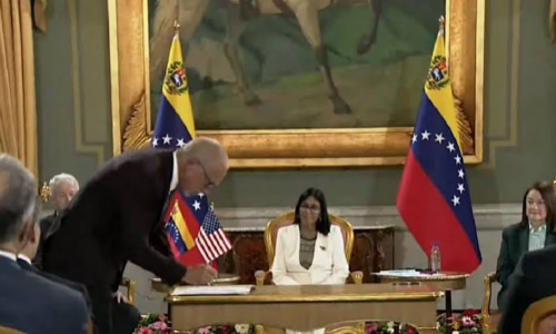 Venezuela suscribe nuevos acuerdos energéticos con multinacionales petroleras en presencia del secretario de Energía de EE. UU.