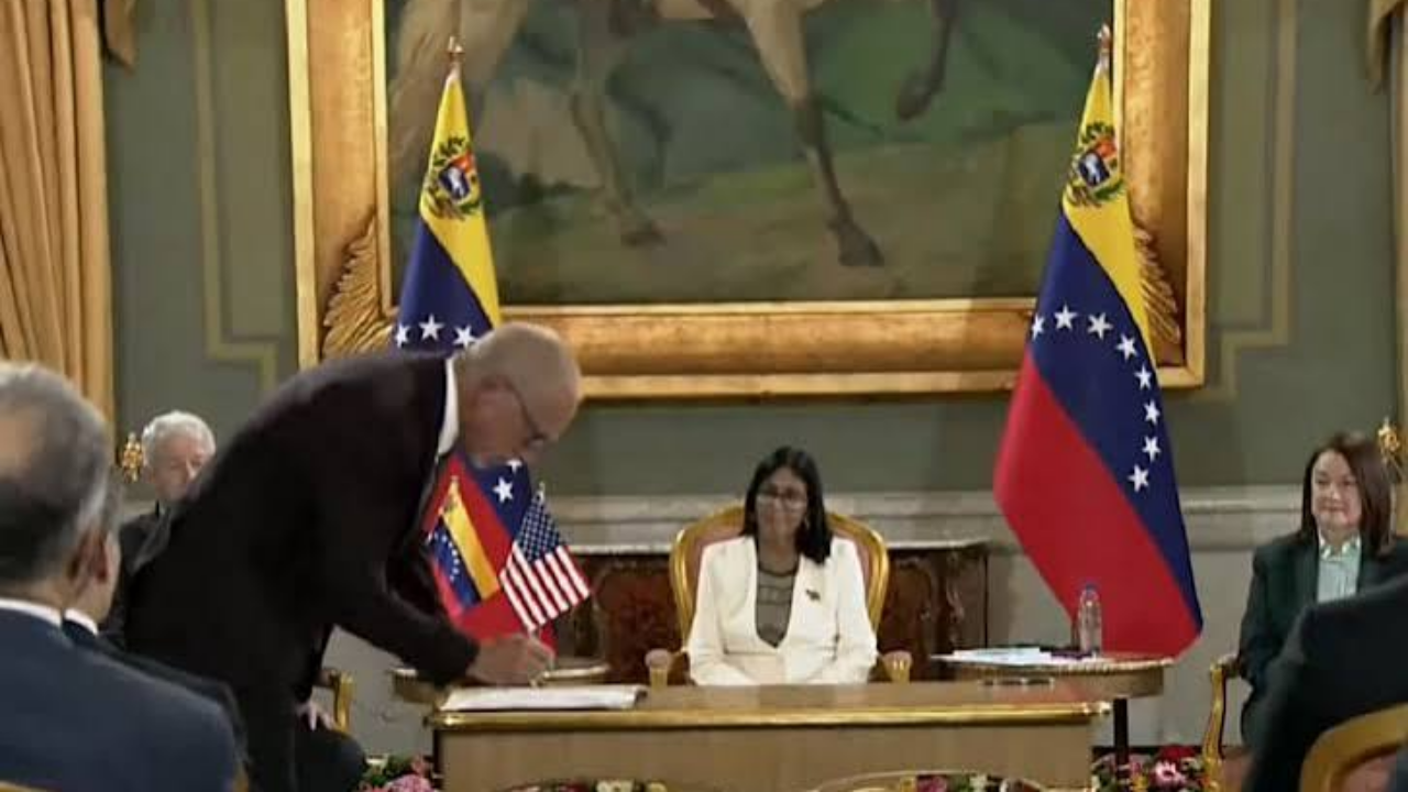 Venezuela suscribe nuevos acuerdos energéticos con multinacionales petroleras en presencia del secretario de Energía de EE. UU.