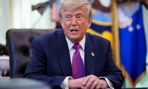 Trump asegura que histórico acuerdo petrolero con Venezuela, no generará costo fiscal y bajará la gasolina en Estados Unidos
