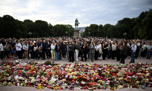 Noruega despide entre un océano de flores y devoción popular al rey Harald V