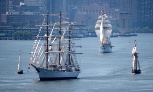 Nueva York se rinde ante la mayor flotilla de veleros en la historia por el 250° aniversario de EE. UU.