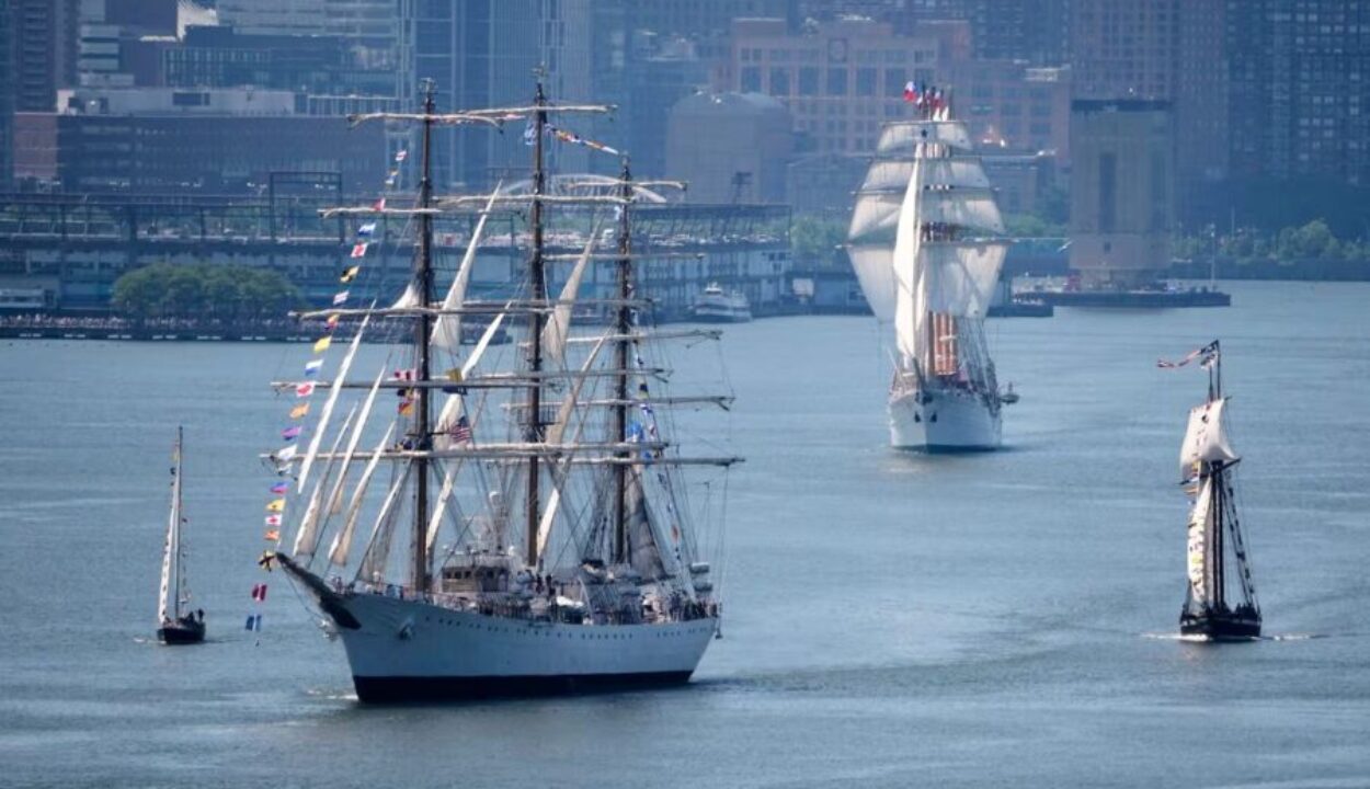 Nueva York se rinde ante la mayor flotilla de veleros en la historia por el 250° aniversario de EE. UU.