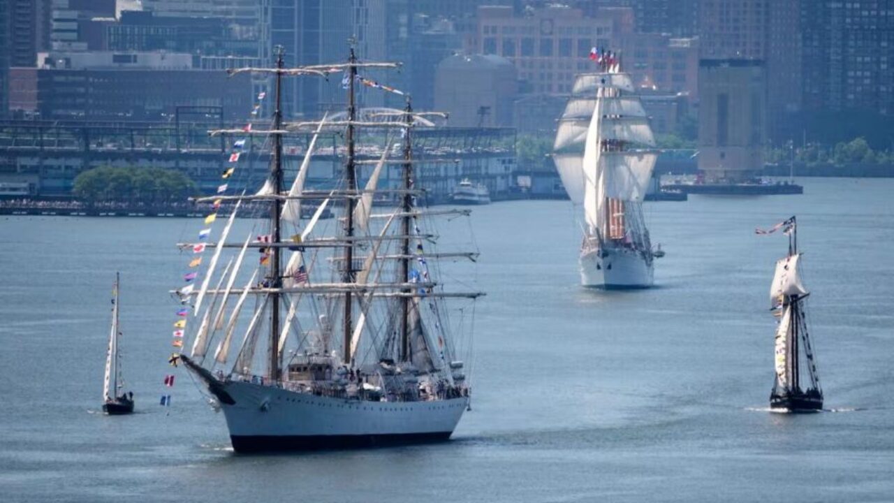 Nueva York se rinde ante la mayor flotilla de veleros en la historia por el 250° aniversario de EE. UU.