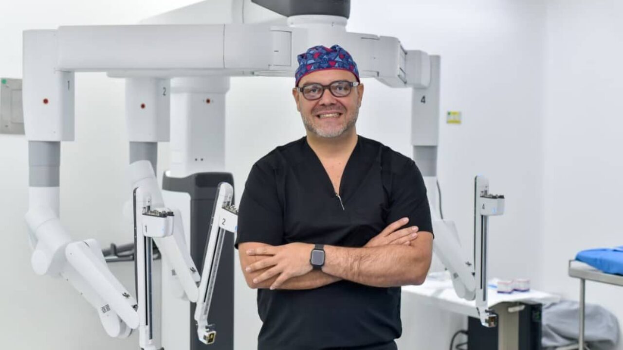 Guillermo Borjas Salas, especialista en cirugía robótica es premiado internacionalmente
