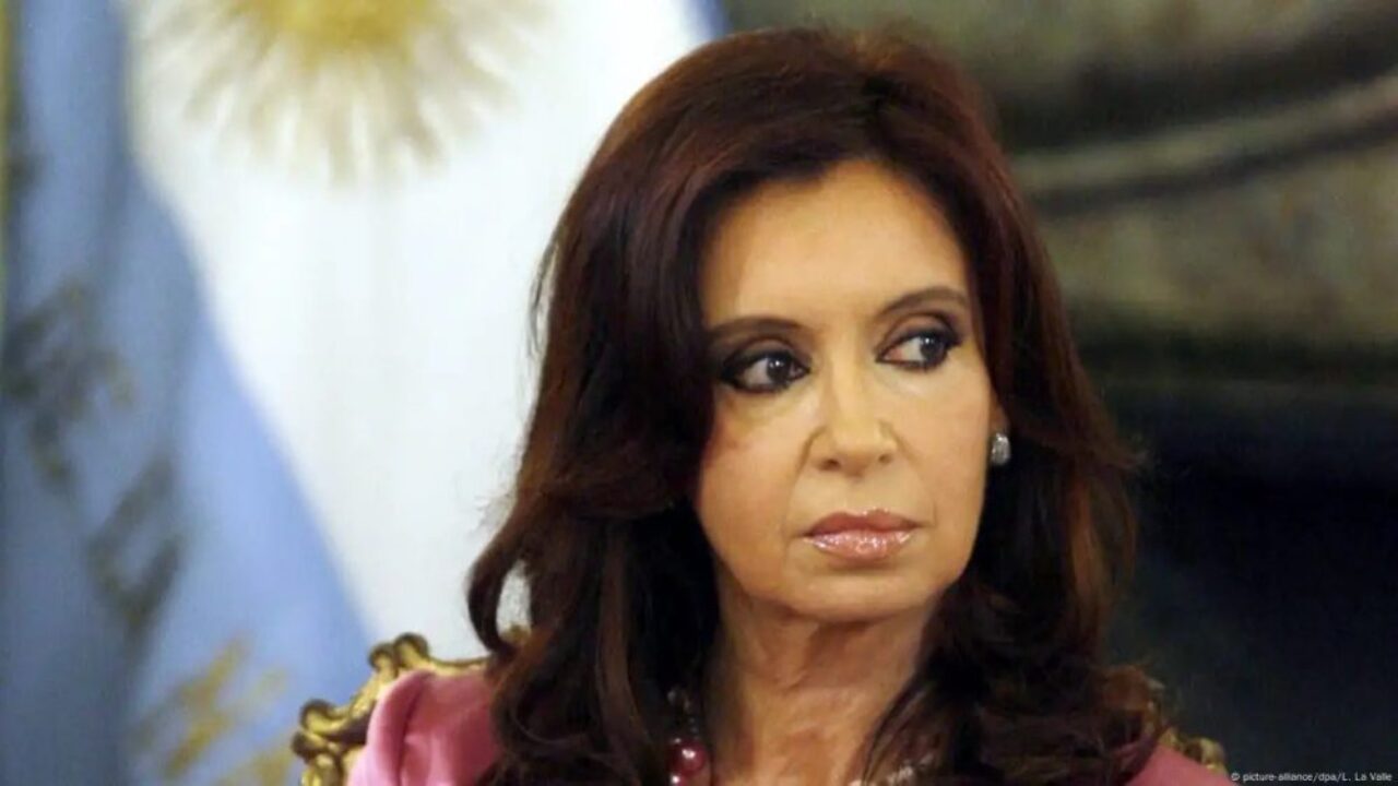 Intensa expectativa en Argentina por fallo de la Corte Suprema que podría llevar a prisión a Cristina Fernández de Kirchner