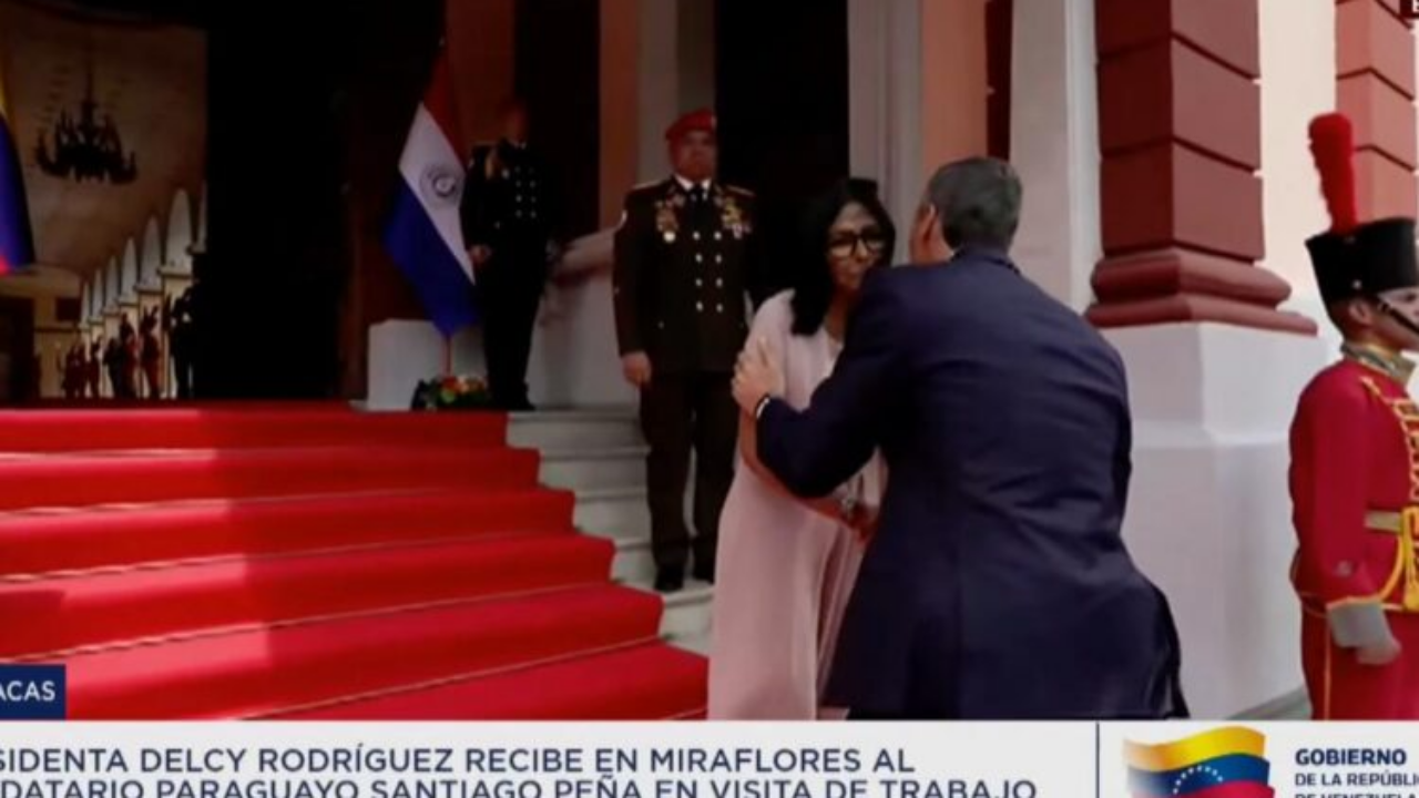 Santiago Peña se reúne con Delcy Rodríguez en Caracas para reabrir el diálogo diplomático entre Uruguay y Venezuela