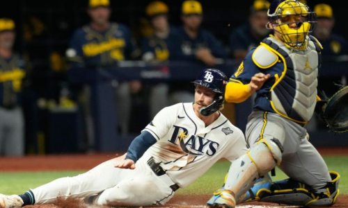 Rays resucitan en la duodécima entrada y evitan la barrida ante Cerveceros en la Serie Mundial