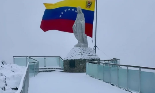 El Pico Espejo de Mérida luce «vestido de blanco» tras registrarse una espectacular nevada este 20 sep