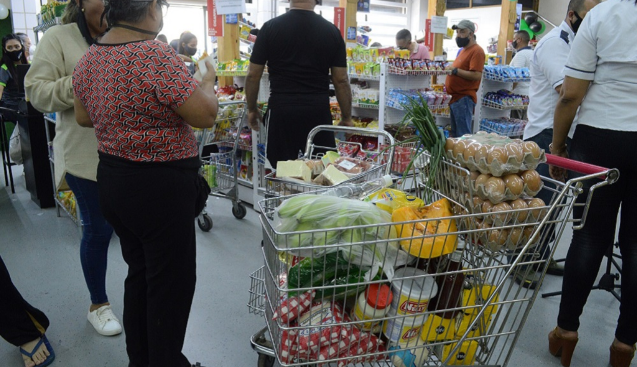 Se necesitan $755 al mes para cubrir la canasta básica alimentaria en Venezuela, según Cendas