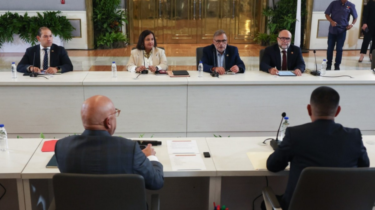 Extienden hasta el 25 de septiembre la segunda ronda de diálogo entre el Gobierno y la oposición en Caracas