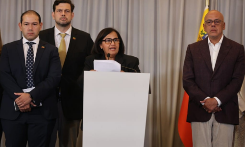 Diálogo institucional: Mesa de negociación conforma consejo de juristas para la renovación del TSJ y acuerda medidas para medios