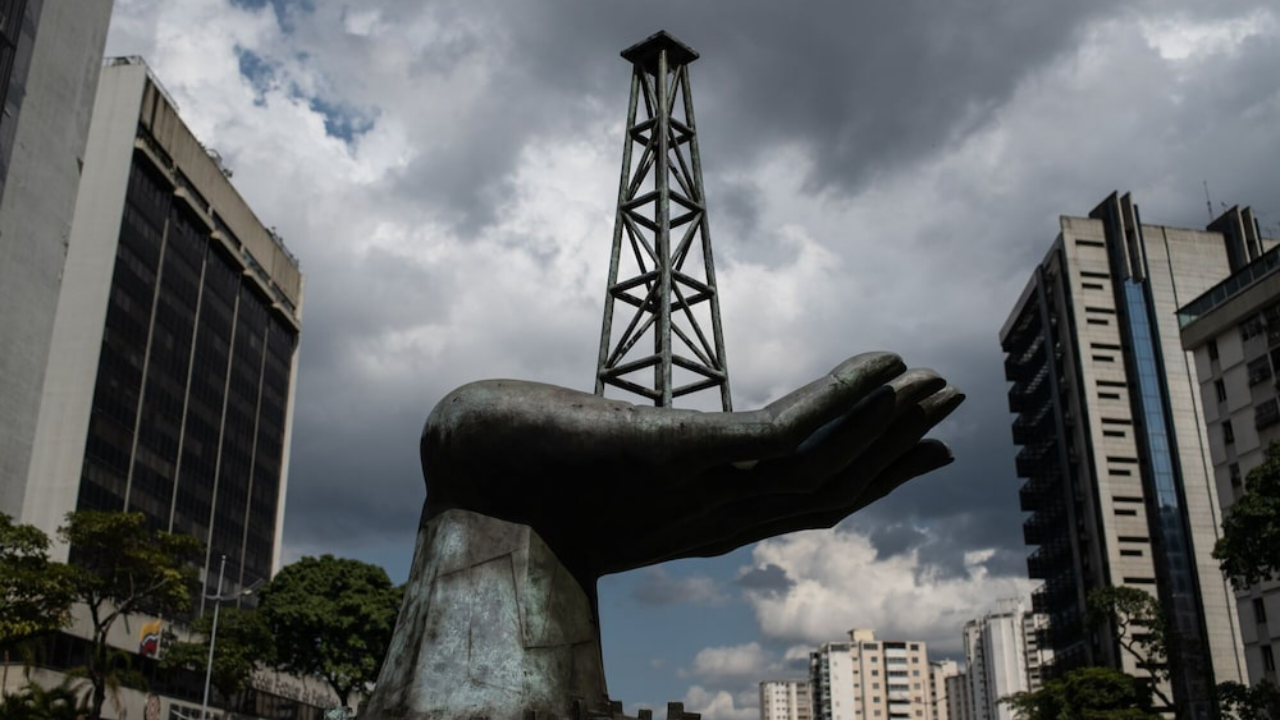 Bloomberg Línea| De la firma a la ejecución: los complejos desafíos que enfrenta el plan petrolero de EE. UU. en Venezuela