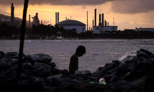 Las inversiones del acuerdo petrolero con EE. UU. dinamizarán la economía, pero el impacto social directo tomará tiempo