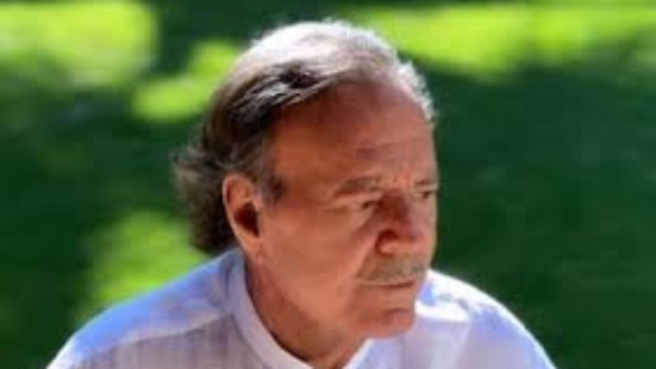 «Mi cariño sigue intacto»: Julio Iglesias se solidariza con el pueblo venezolano tras el devastador «doblete sísmico»