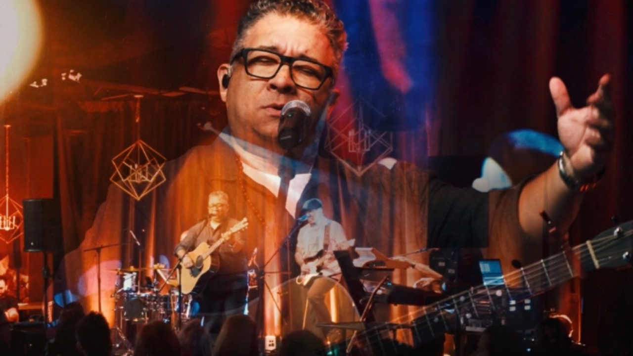 Leal lanza «Leal Íntimo Live»: un viaje musical que conecta su legado y su presente en solitario