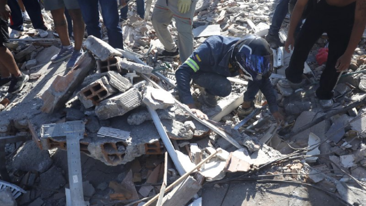 Bukele ofrece ayuda inmediata a Colombia tras el devastador terremoto