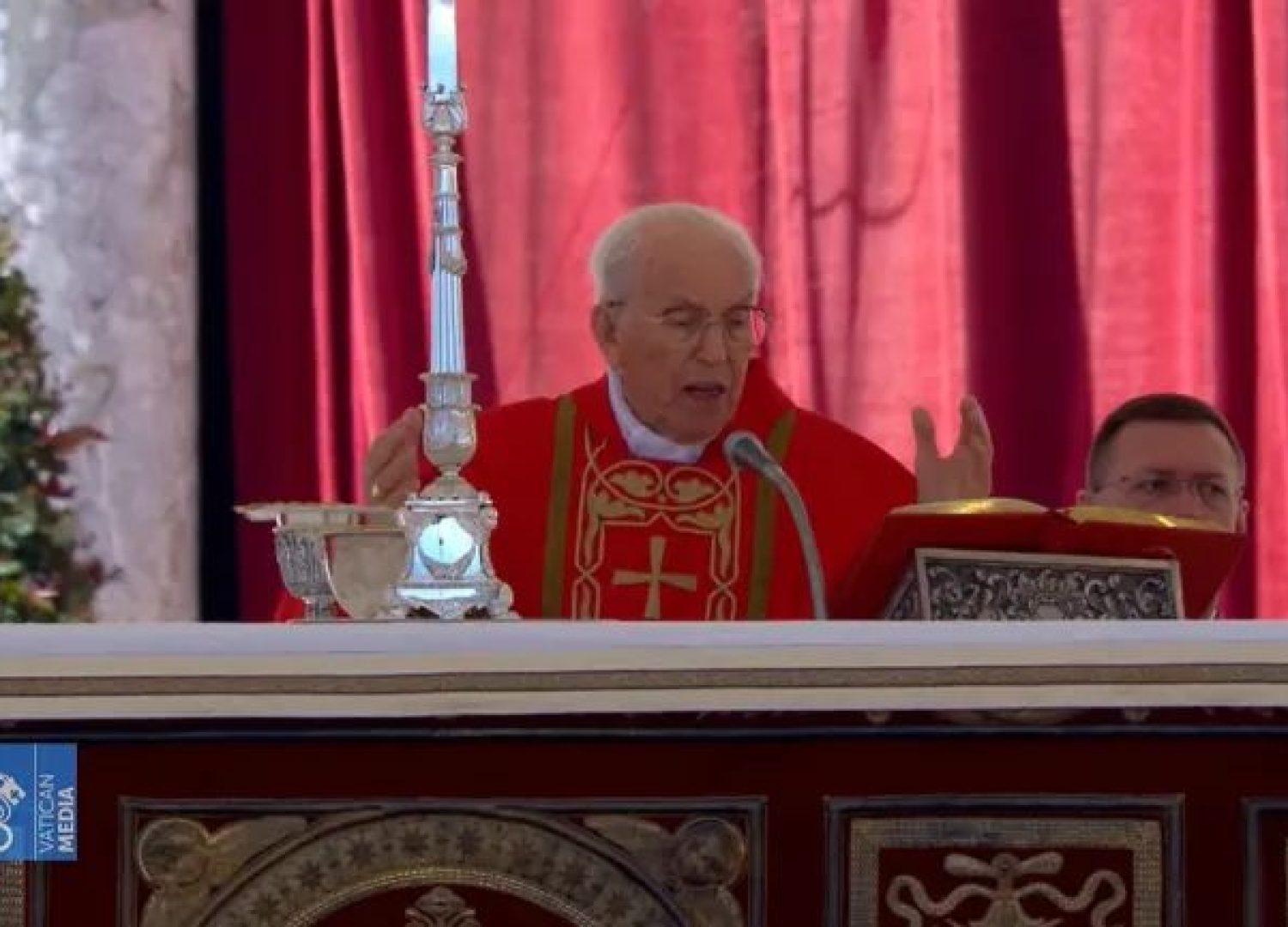 Texto completo de la homilía del funeral del papa Francisco - Standard ...