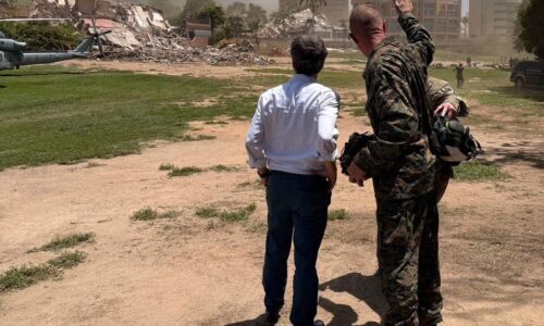 Jefe militar del Comando Sur inspecciona despliegue de ayuda en zonas devastadas