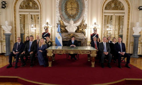 Argentina sancionará a empresas que operen en las Malvinas y levantará base naval austral